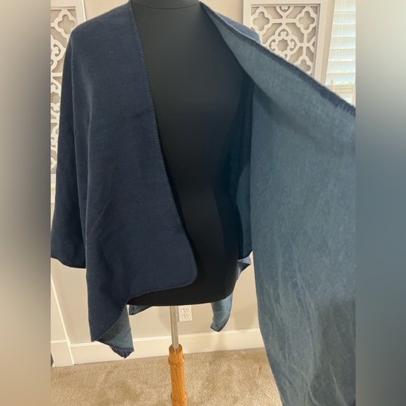 Blue Cape - Picture 4 of 7